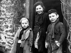Supporting image for story: How Shropshire became wartime 'paradise' for Belgian refugees