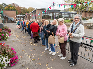 Queues outside the Stafford Wool Gathering. Photo: Ian Knight / Z70 Photography