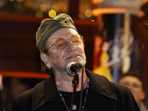 Supporting image for story: Bono joins annual Dublin city centre Christmas Eve busking session