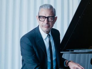 Supporting image for story: Jeff Goldblum enlists Kelly Clarkson for latest musical project