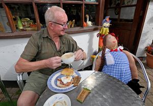 Roger Howe met a scarecrow during his cuppa, we bet the conversation was awefully one sided