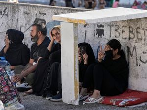 Supporting image for story: Lebanon faces humanitarian ‘catastrophe’ as Britons urged to leave