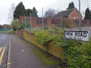 Supporting image for story: Teenager stabbed as schoolboy gangs fight