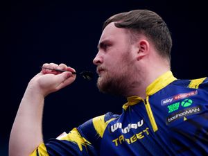 Supporting image for story: Luke Littler fights off Ross Smith to reach quarter-finals of World Masters