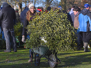 Supporting image for story: Five-hour kiss-athon at Tenbury Mistletoe Festival