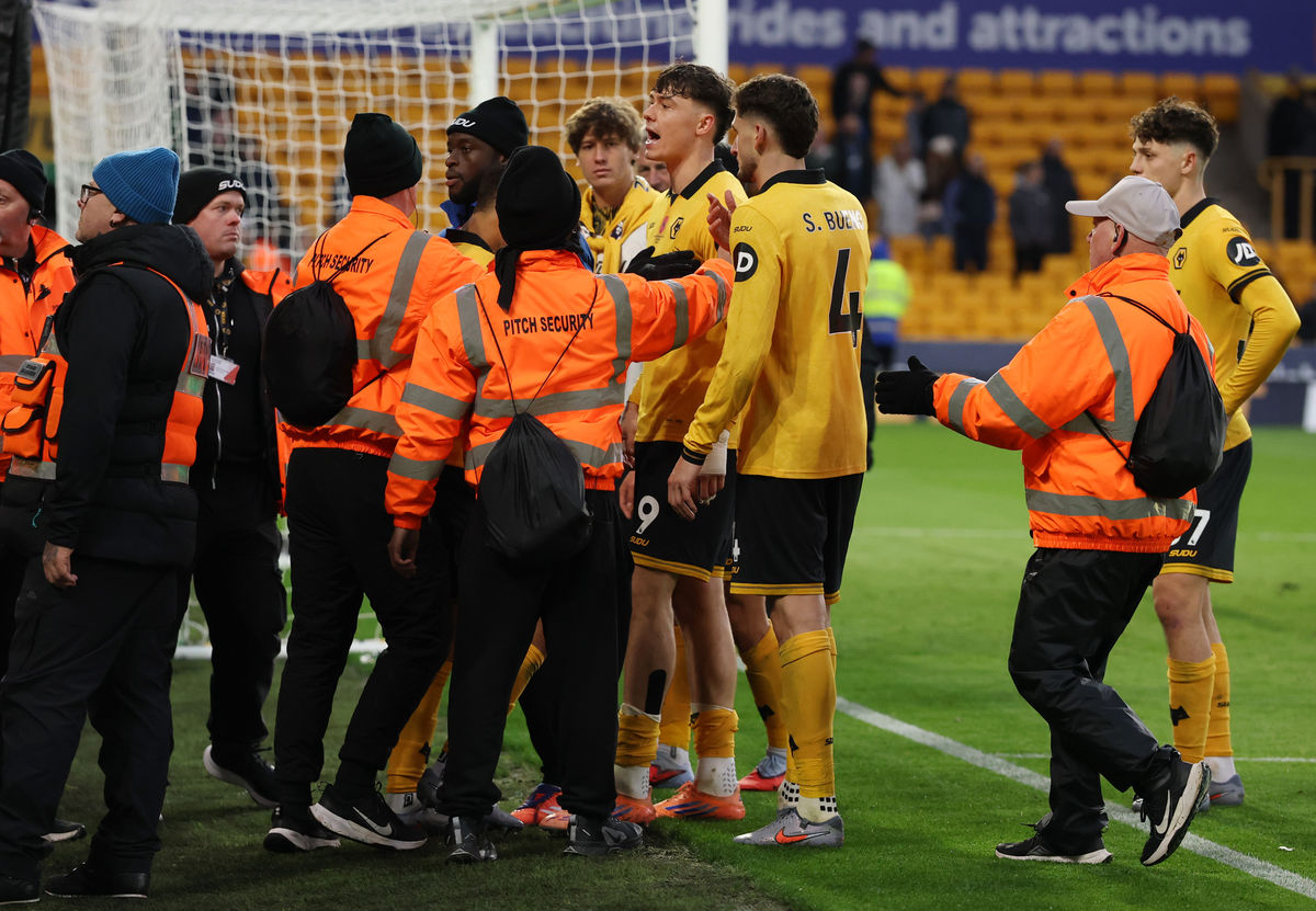 Jorgen Strand Larsen opens up on fan conversation as he backs Vitor Pereira to lead Wolves to safety