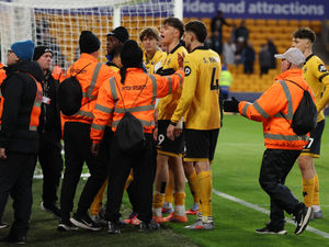 Supporting image for story: Jorgen Strand Larsen opens up on fan conversation as he backs Vitor Pereira to lead Wolves to safety
