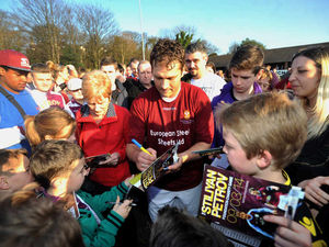 Supporting image for story: Emotional Stiliyan Petrov back on the field for charity match