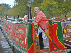 Supporting image for story: Meet up of 45 canal boats and vintage cars for special day of fun
