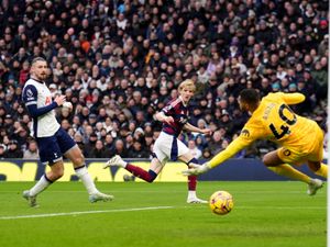 Supporting image for story: More misery for Tottenham as in-form Newcastle fight back to secure victory