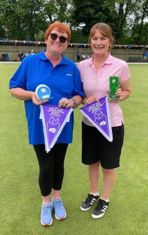 Shropshire Ladies aces at the Festival – Tourism runner-up Louise Cotton and (right) Consolation winner Sarah Weaver