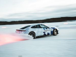 Supporting image for story: Porsche sets new world record with ice-drifting Taycan GTS