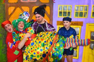 With Wishee and Aladdin struggling to keep her steady, Widow Twankey swoons over Abanazar — pity he’s far more interested in power than in her perfume! Wishee Washee (Zoe Evans) Widow Twankey (Kieran Davies) Abanazar (Gareth Jones) Aladdin (Emma Davies)