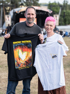 Two Snow Patrol fans show their devotion to the band with T-Shirts