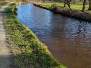 Supporting image for story: Canal charity would 'love to talk' with Shropshire Council over towpath at centre of safe school route controversy