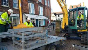 Flood barriers go up in Bewdley, picture: Dave Throup