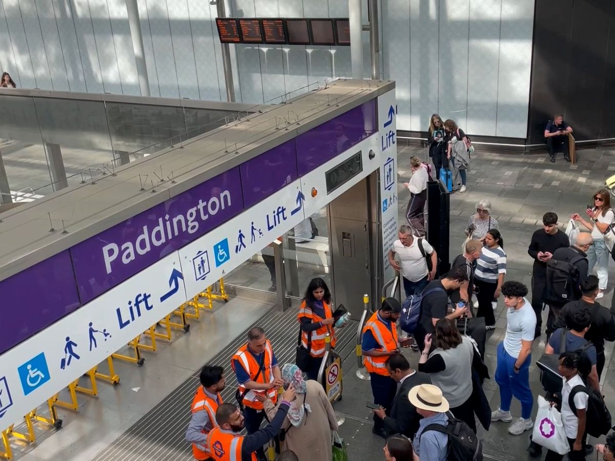 Cable fault causes London Underground disruption and fire