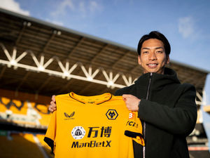 Supporting image for story: Forgotten Wolves midfielder Hayao Kawabe set for £1.3m move to Standard Liege