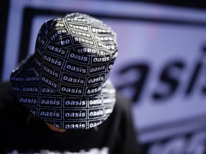 Supporting image for story: Fans descend on Dublin as Oasis return to Ireland after 16 years