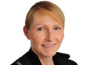 Supporting image for story: Police officer who chased down armed robber despite being threatened with a crowbar handed bravery award