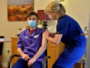 Supporting image for story: Compulsory Covid vaccine plan considered for care home staff as quarter remain without jab