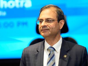 Supporting image for story: India’s new central bank governor takes over as economic growth slows