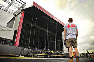 Supporting image for story: V Festival organisers set to welcome 90,000 fans