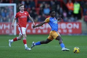 Supporting image for story: Ismael Kabia hailed for withstanding physical League Two challenge with clubs 'underestimating' Arsenal loanee