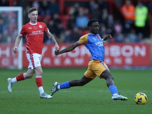 Supporting image for story: Ismael Kabia hailed for withstanding physical League Two challenge with clubs 'underestimating' Arsenal loanee