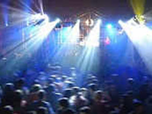 Supporting image for story: D 'n' B session drums up fans