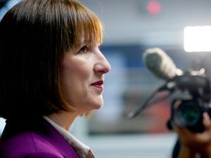 Supporting image for story: Unions attack 2.8% Government pay rise proposal for NHS workers and teachers