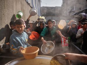 Supporting image for story: Spread of Gaza famine has been averted ‘but strip still faces starvation’