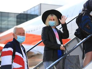 Supporting image for story: EasyJet becomes latest airline to relax mask rules