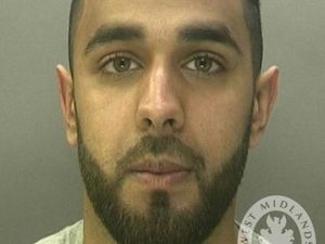 Supporting image for story: Man threatens bouncers with loaded gun after being thrown out of club