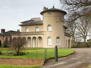 Supporting image for story: Newly restored villa near Shrewsbury open to the public