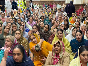 The congregation at the new Guru Nanak Darbar, Smethwick