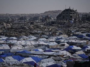 Supporting image for story: Qatari leader says Gaza ceasefire is at a critical moment