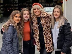 Supporting image for story: Family says goodbye to mum who spent final months making memories after cancer diagnosis