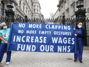 Supporting image for story: NHS pay rise: Who decides what nurses should be paid as row over 3% rise continues