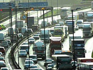 Supporting image for story: Smash chaos hits M6