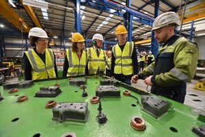 Business Secretary Peter Kyle, second from right, with William King managing director Rachel Graville, Sarah Coombes MP, and company chairman Michael Worley