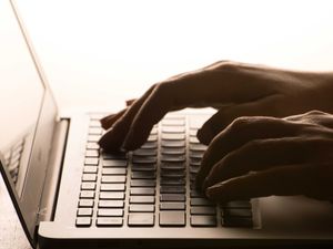 Supporting image for story: Australian judge lifts court ban on X showing video of Sydney church stabbing