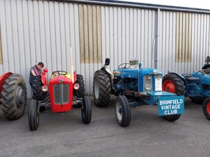 Pictures: Brimfield Vintage Club