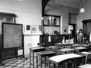 Blackboards and the sound of scraping nails