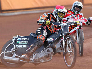 Supporting image for story: Wolves back to winning ways with home success