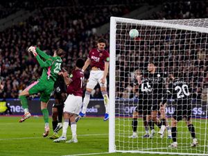 Supporting image for story: Man City watch Premier League title bid falter after being held by West Ham