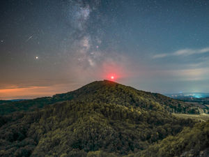 Supporting image for story: Stunning rare five-planet alignment set to be visible above the UK tonight