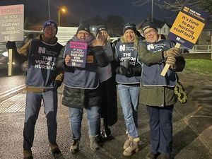 Supporting image for story: Tens of thousands of NHS nurses go on strike