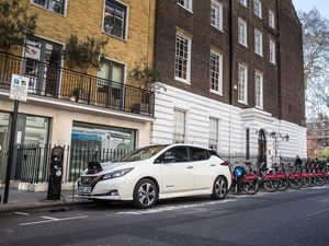 Supporting image for story: Drivers want electric car charge point signs to be green