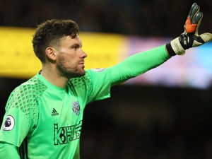 Supporting image for story: West Brom keeper Ben Foster picks up knee problem 